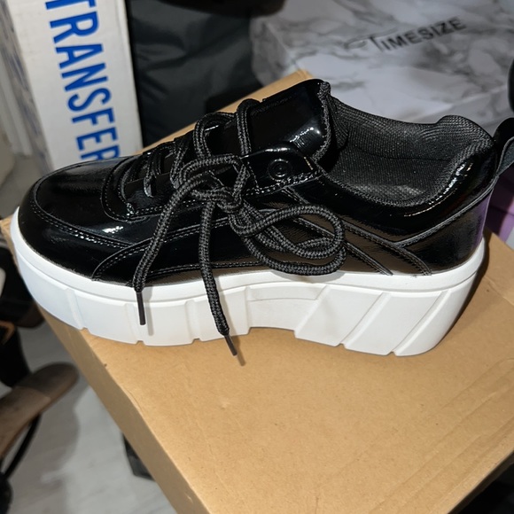 Shoes - Picture 6 of 7